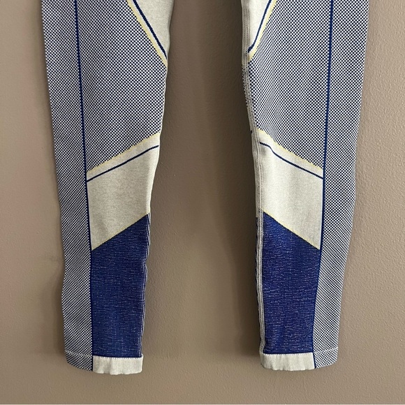 Fabletics Seamless Ultra High-Waisted Panel Legging Soft Heather Grey Multi M** - Picture 7 of 14